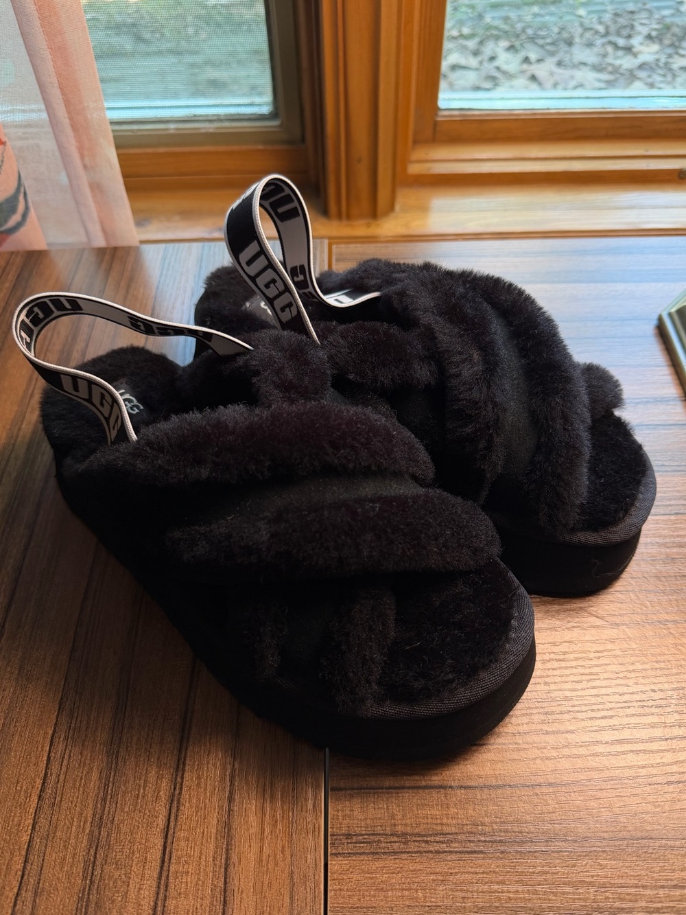 NWOT UGG Platform Slippers